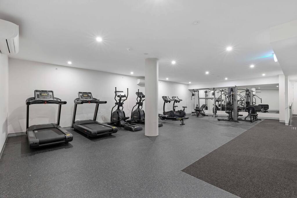 Modern Art And Private Entrance & Plenty Free Parking Villa Canberra Exteriör bild