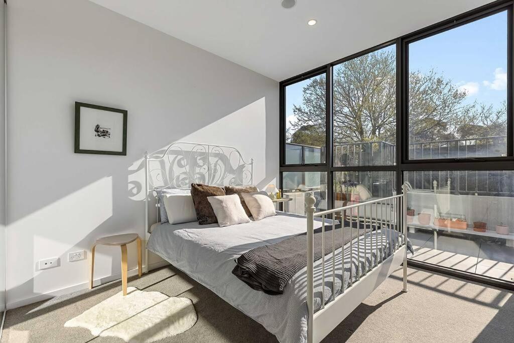 Modern Art And Private Entrance & Plenty Free Parking Villa Canberra Exteriör bild