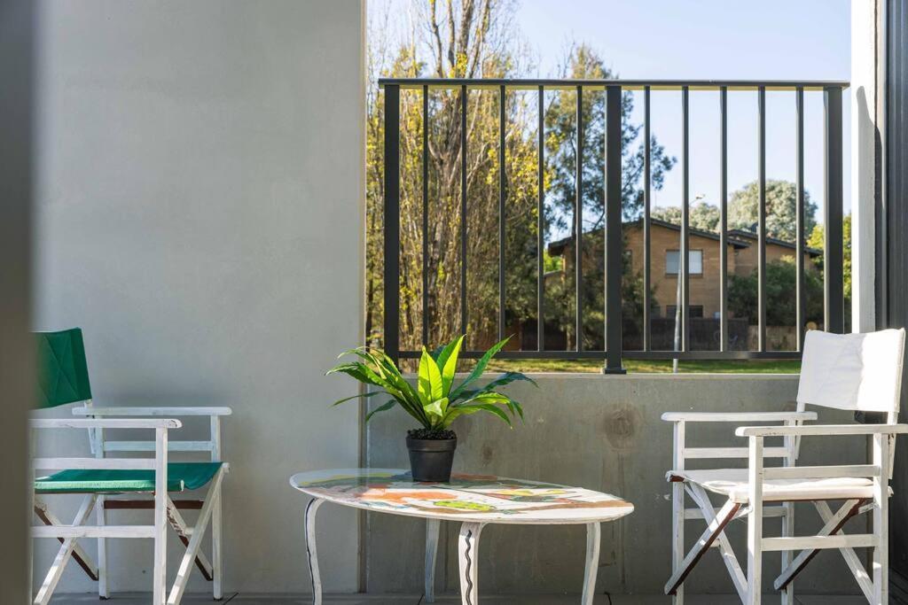 Modern Art And Private Entrance & Plenty Free Parking Villa Canberra Exteriör bild