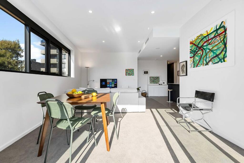 Modern Art And Private Entrance & Plenty Free Parking Villa Canberra Exteriör bild